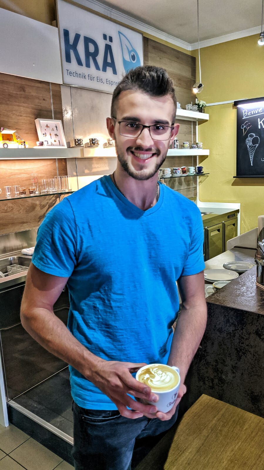 KRÄ Eistechnik employee with sundae in hand