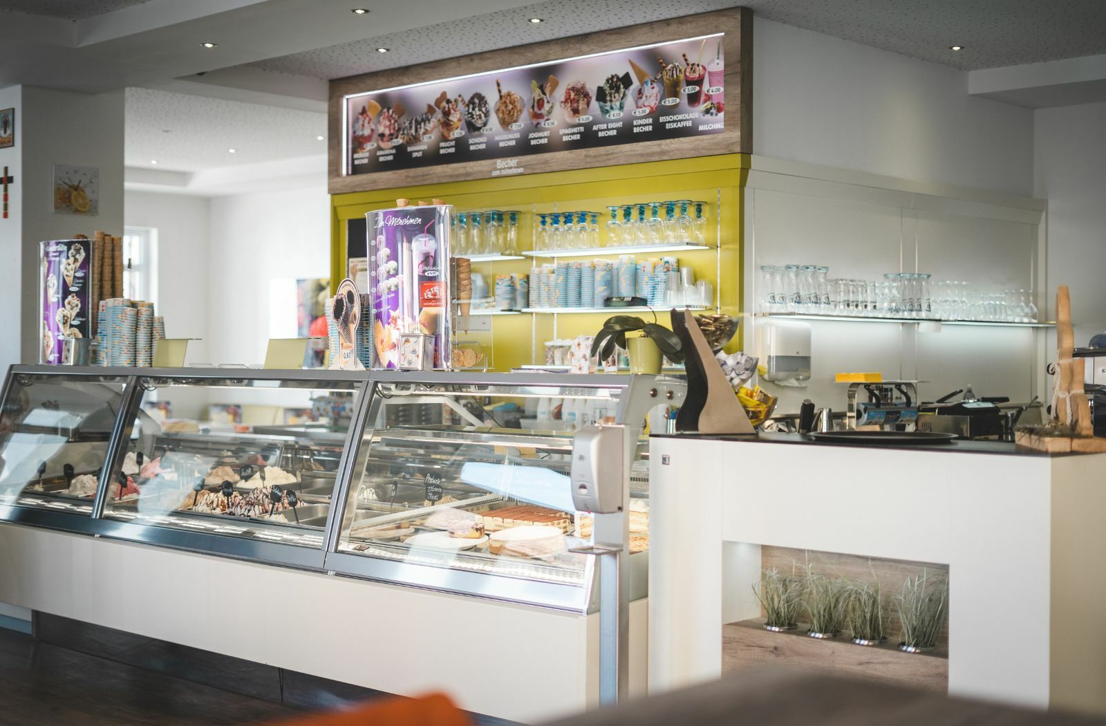 How do you open an ice cream parlor in Mallorca?