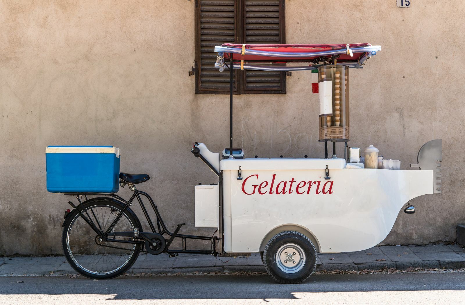 What to look for when opening a mobile ice cream parlor?