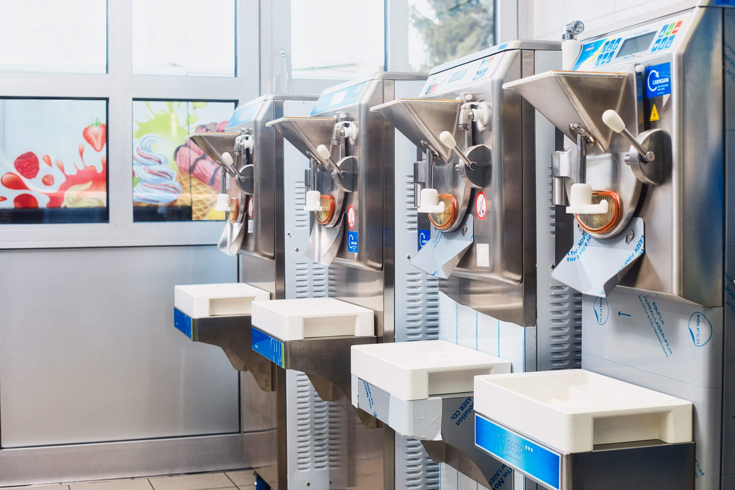Alois Krä employees work on ice machine